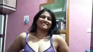 Hot and sensual XXX video with Aunty.