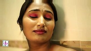 Indian Hot Girl Bathroom Romance - Leaked MMS