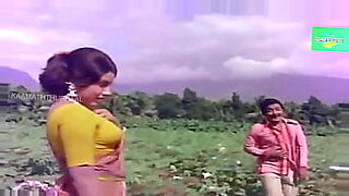 Hot sex scene with a Tamil actress who exposes her beautiful big boobs.