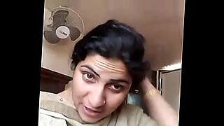 Beautiful Pakistani auntie gets naughty and shows off her sexual skills.