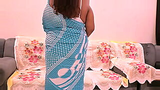 Sexy bhabhi in saree.