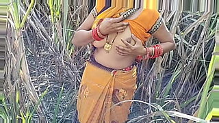 Real desi bhabhi outdoor action in hot weather.