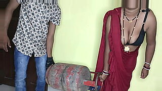 Bhabhi Ji’s gas cylinder exploded and her pussy was fucked.