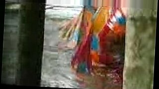 Desi vabi under hand blouse wet