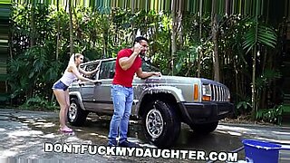 Dad force his daughter to sex while she don\’t want