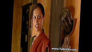 Hot Indian and Chinese girls in hot lesbian scene in Indian movie dubbed in Chinese.