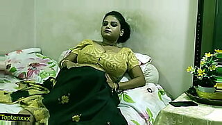 Indian college boy secret sex with beautiful Tamil bhabhi!! Best sex at saree going viral.