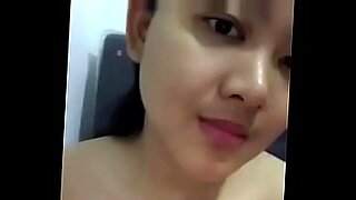 Bokep nyepong wanita berkaca mata