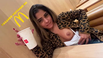 Gabi Paques troca um Big Mac pelos peitinhos - Ma