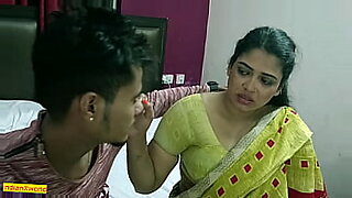 Hot bhabhi seduces TV repairman and gives him hot sex, he works on her TV.