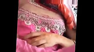 Horny housewife in hot Indian action.