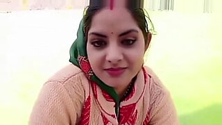 Married bhabhi’s hot sex scenes with her boyfriend at home.