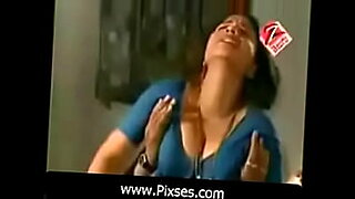 Hot Indian desi aunty in some hot scenes on xvideos.