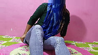 Sexy desi girl sucking boyfriend's dick in classroom.