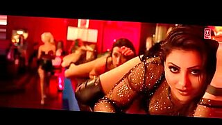 Urvashi sexi rautela In accter hero hindi