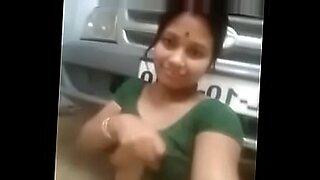 Hot Indian maid on WhatsApp call, stripping and exposing her sexy assets for tips.