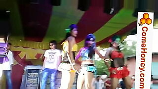 Hot Indian and Pakistani girls dancing.