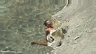 Amateur couple continues to have sex on the beach in this xvideos video.