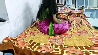 Update of Youranitha, hot wife gives homemade massage with vegetables and enjoys it.