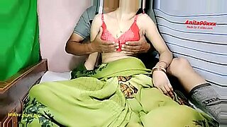 Indian hot hot sexy bhabi ki chut ki peyas bujhae x pati ne Indian sex video.