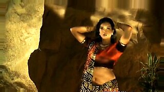 Bollywood princess shows her moves in a solo performance. See more at xvideos.com.