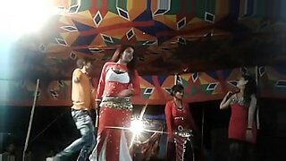 Hot Bhojpuri item girl performs provocative dance, gets fucked hard and cums.