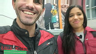 Encontrei um casal exótico no mercado, e parece que estava adivinhando. Falei sobre o mundo do swing. E eles adoraram a ideia. Fizemos um ménage gostoso. E o meu corno como sempre filmando.