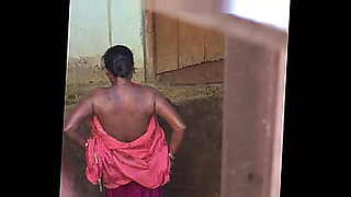 Desi village horny bhabhi nude bath show caught by hidden cam.