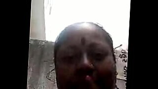 Beautiful Indian mom with big boobs in hot scene.