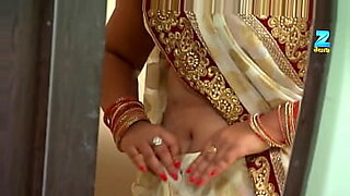 Hot navel show from a Hindi serial actress. See more videos on xvideos.com.