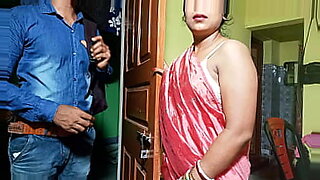 Bra salesman seduced Bhajji and fucked her in this Indian porn in Hindi.