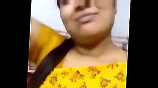 Big-boobed Indian auntie gets it hard in public.